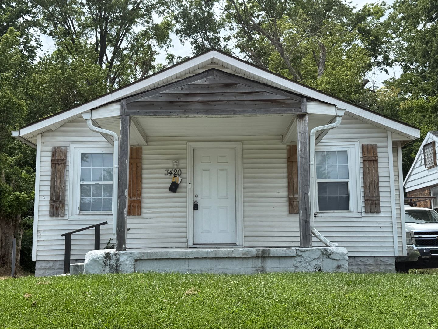 New Listing!!-Charming 2 Bedroom – photo 1