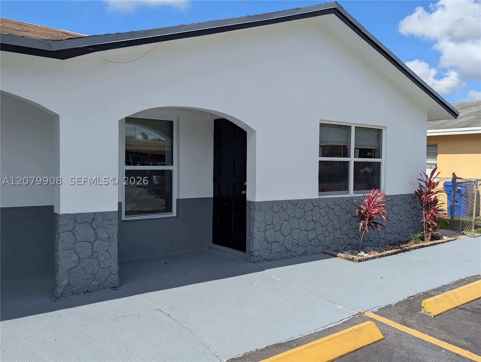7610 SW 10th St – photo 1