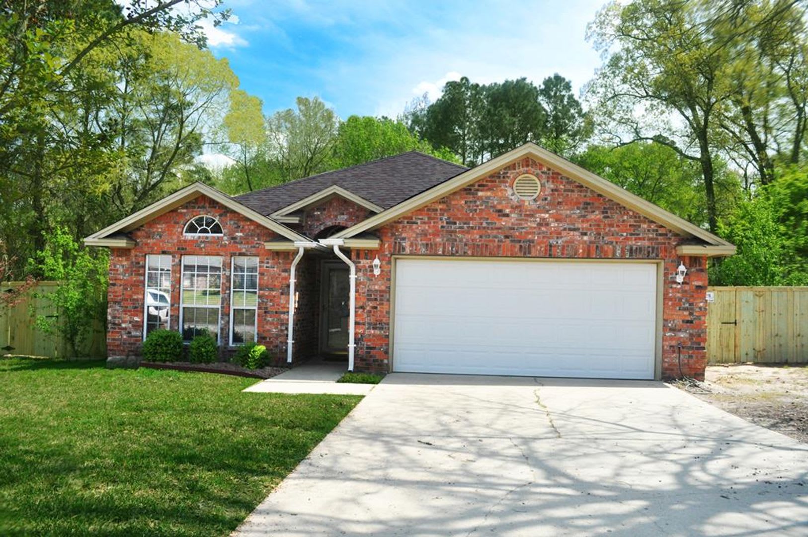 3 Bed 2 bath Ashcreek Circle – photo 1 of 59