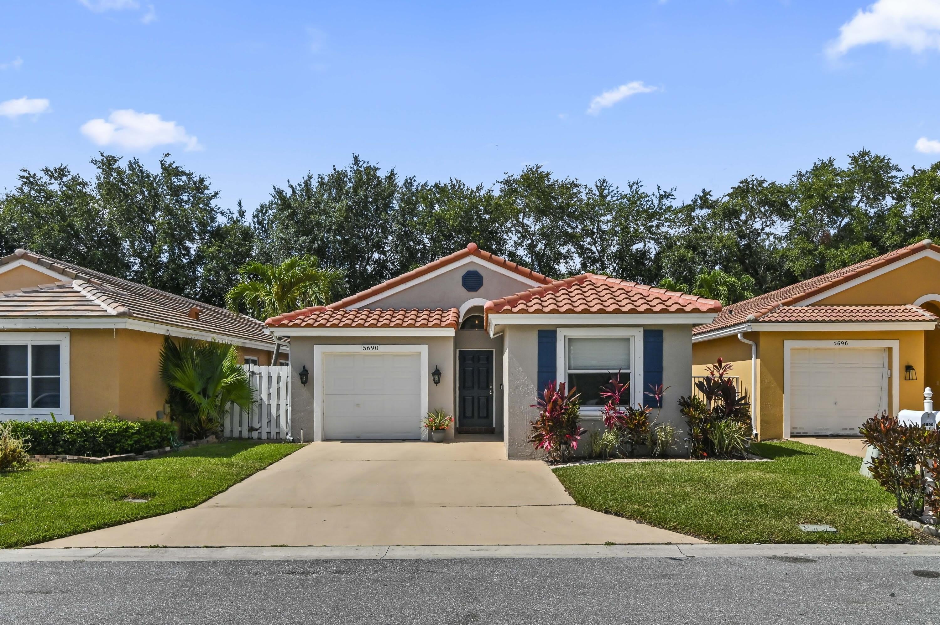 5690 Green Island Drive – photo 1