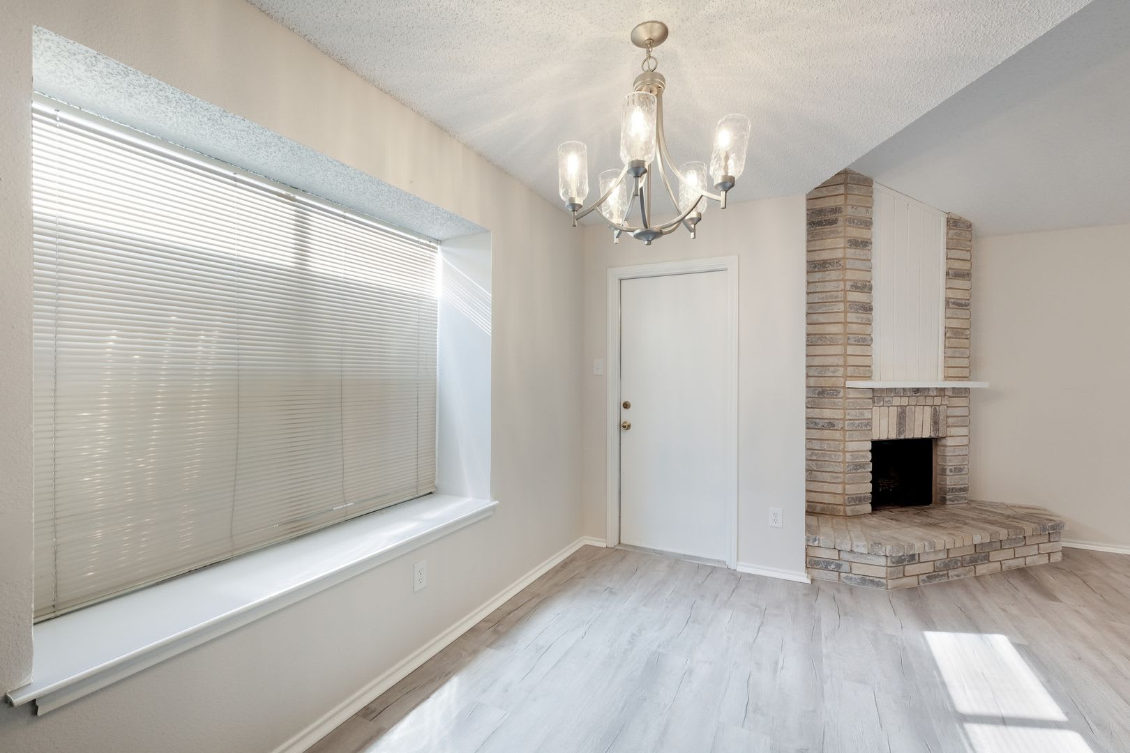 Charming 3-Bedroom Near Randolph AFB – photo 1