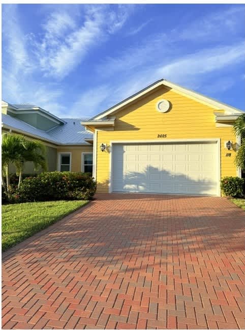 2025 Bridgepointe Cir – photo 1