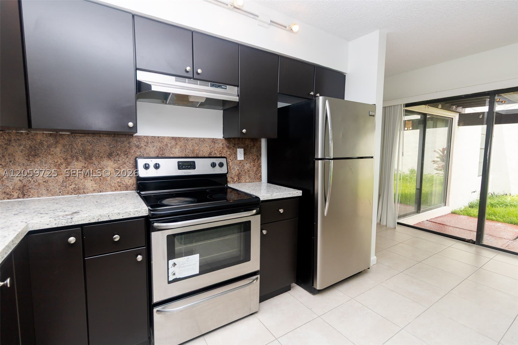 10085 NW 6th Ter – photo 1