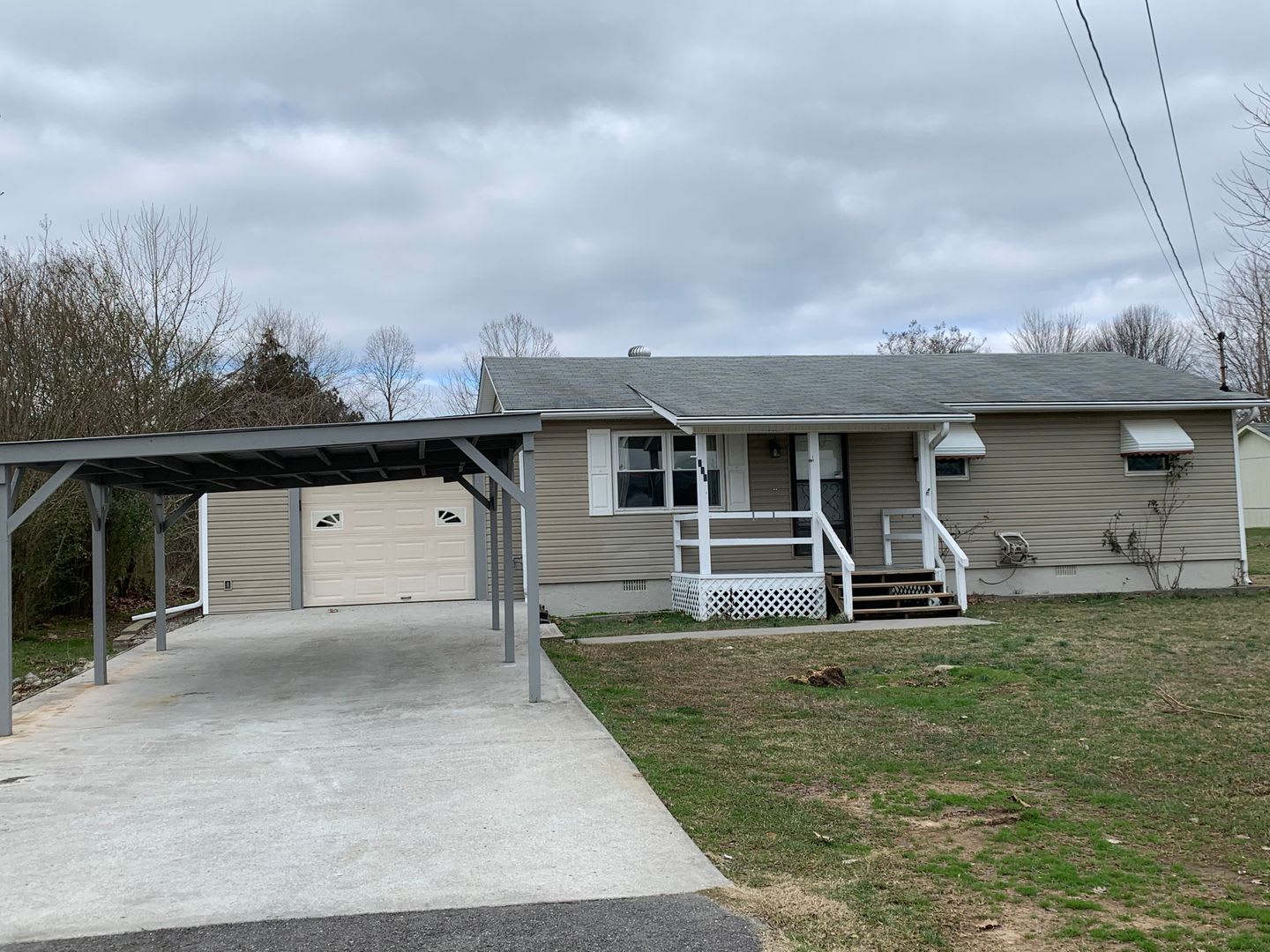 *MOVE IN SPECIAL* 1/2 OFF FIRST MONTHS RENT* 3 Bedroom 2 Bath house – photo 1 of 11