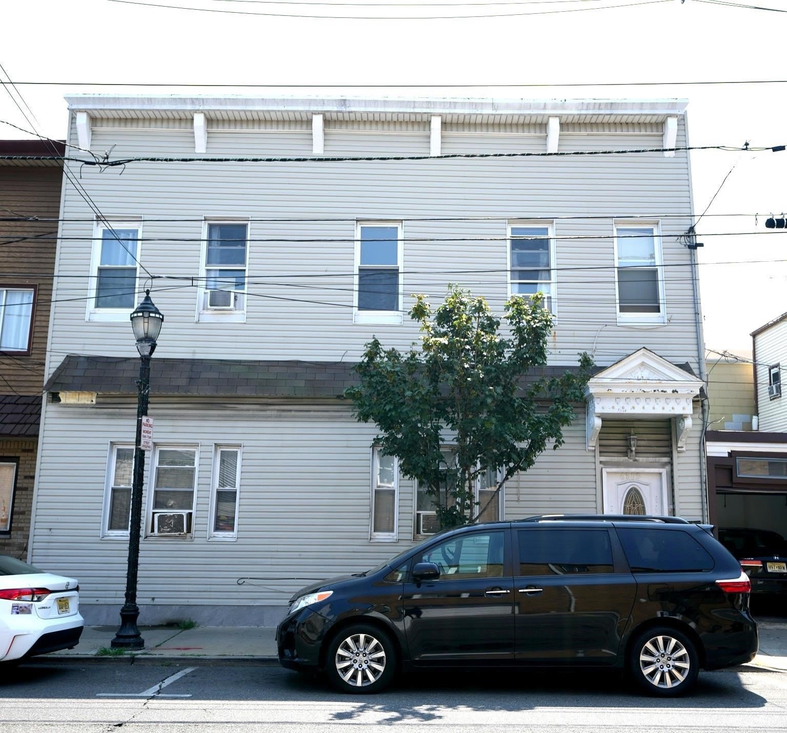 6806 Broadway – photo 1 of 14