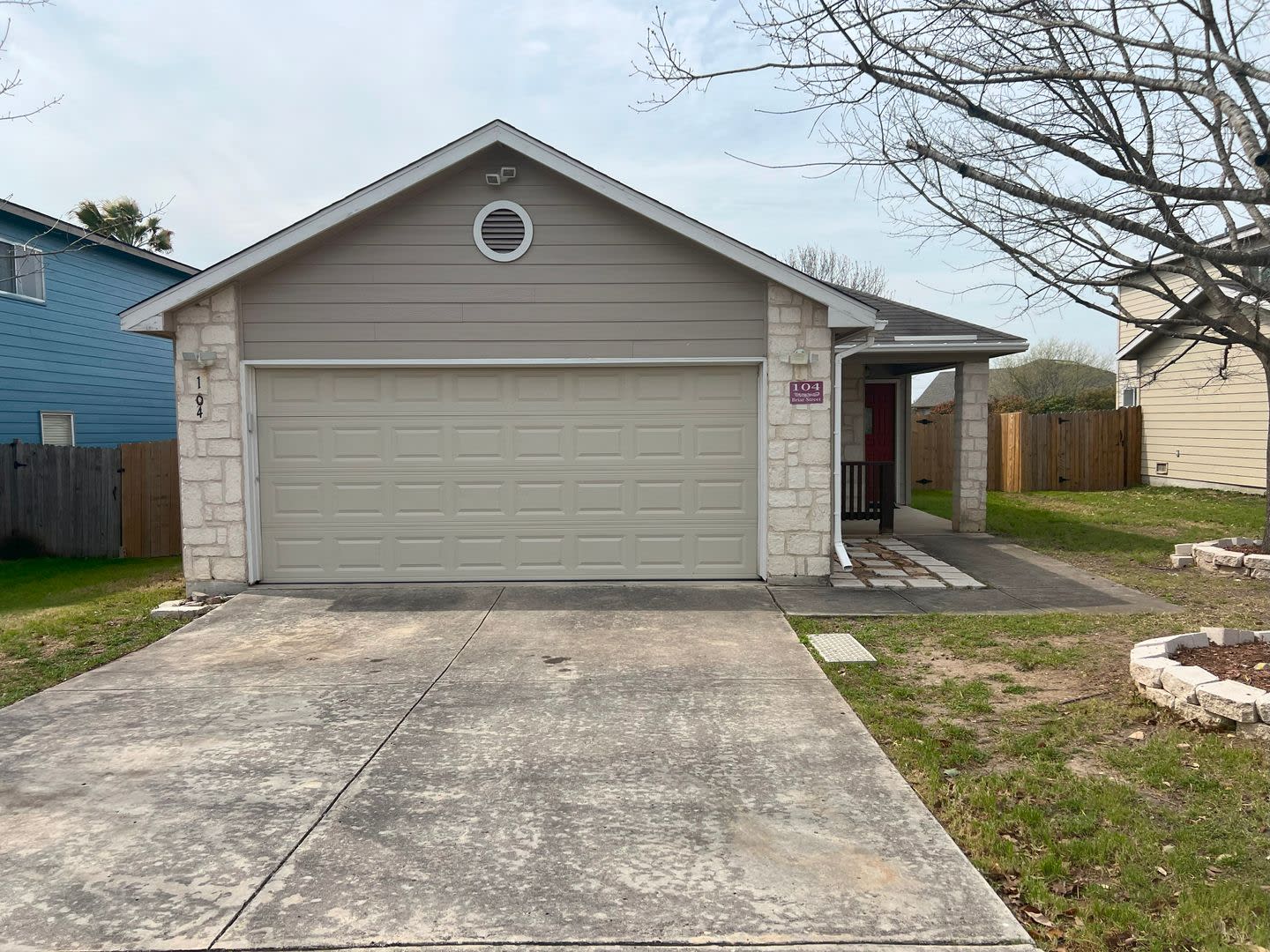 Welcome home to 104 Briar St! – photo 1