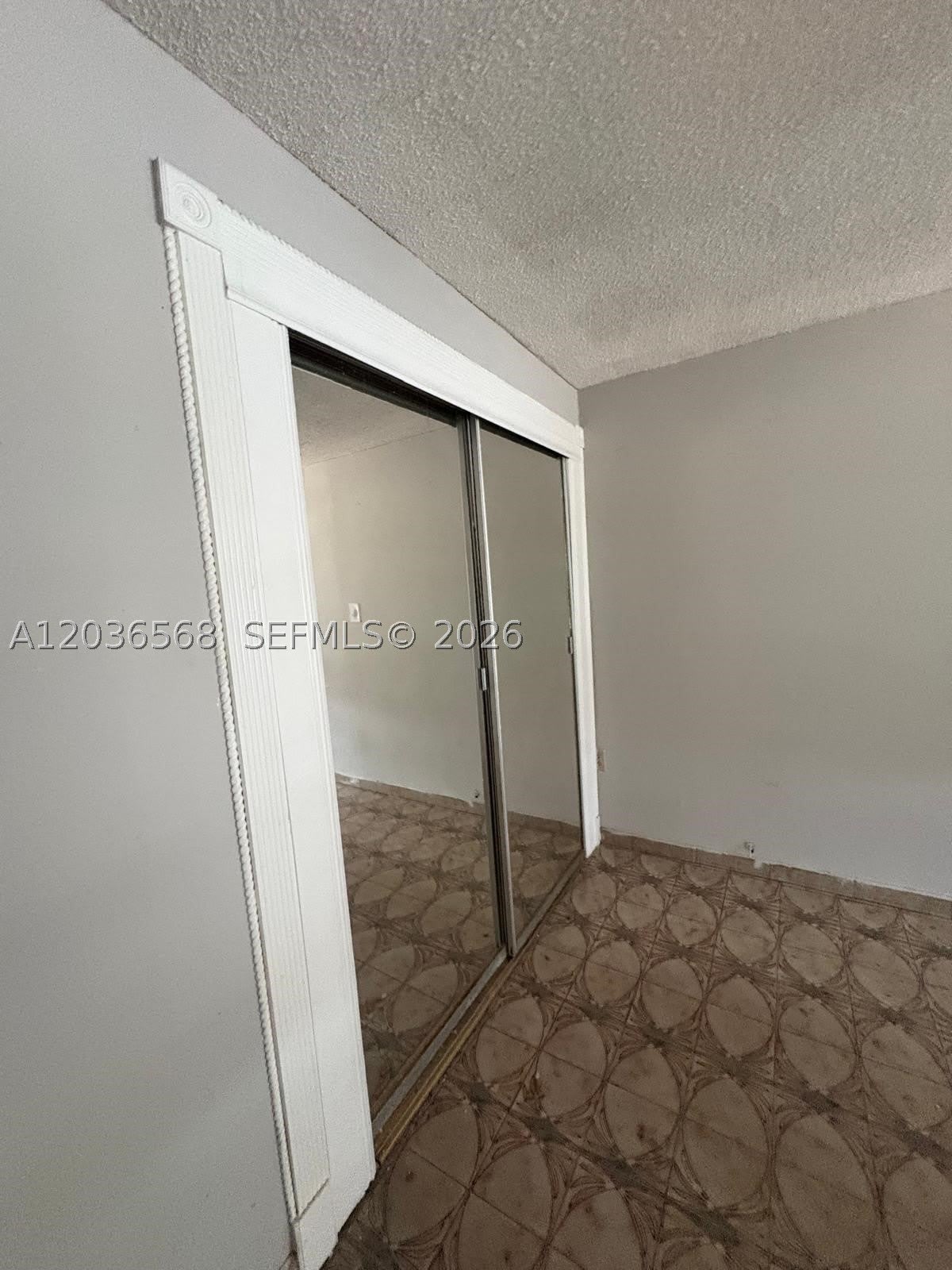 610 NE 4th Pl – photo 1 of 4