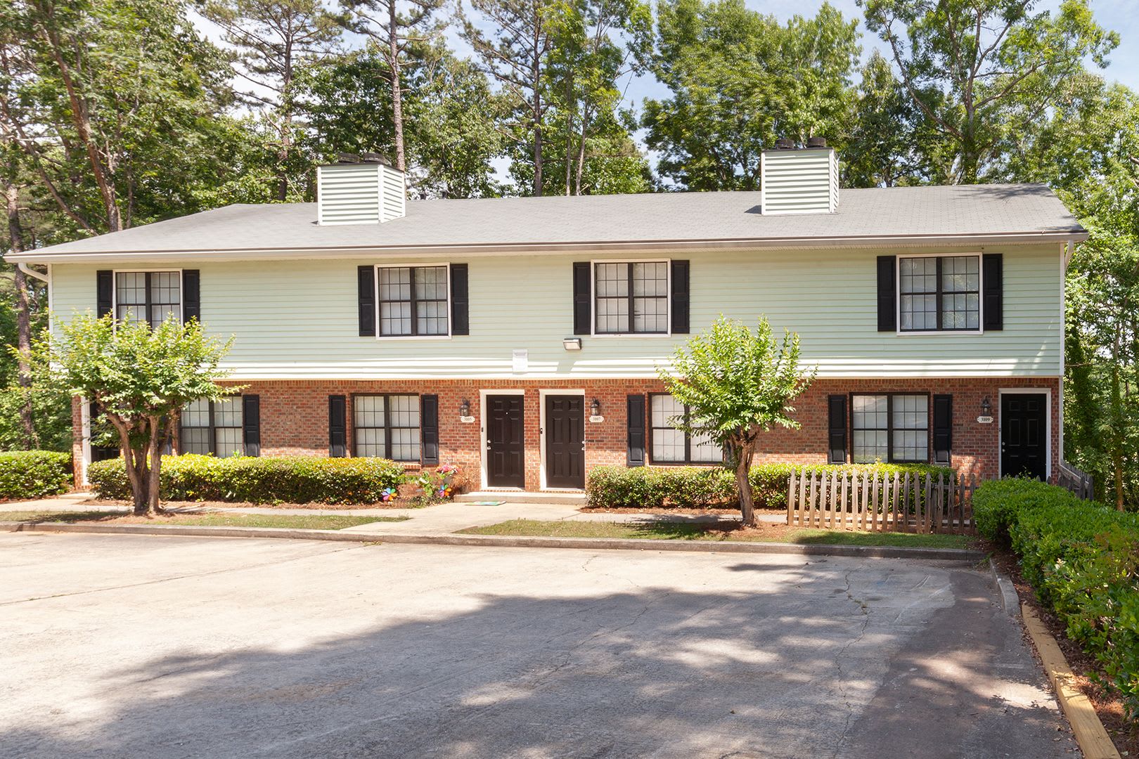 3bd/2.5ba Split Level Condo in Quiet Neighborhood! – photo 1
