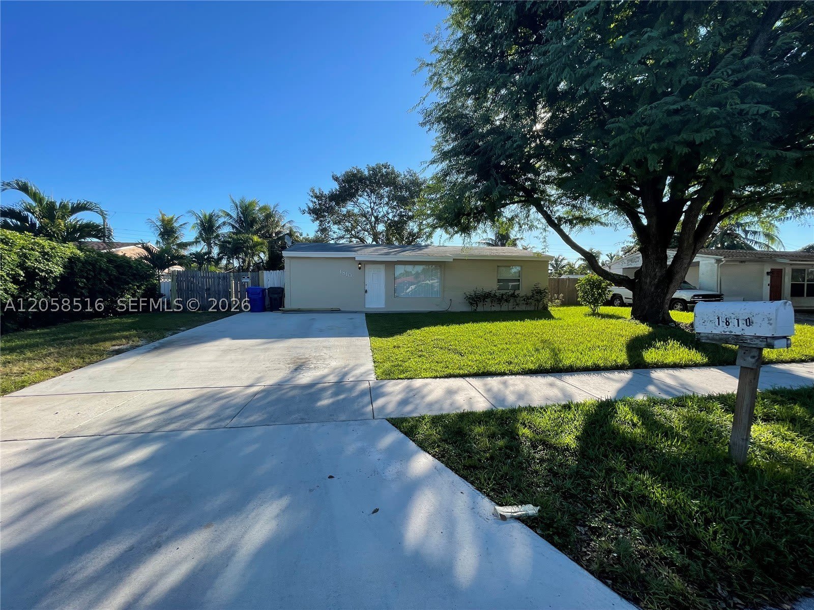 1810 SW 64th Ter – photo 1