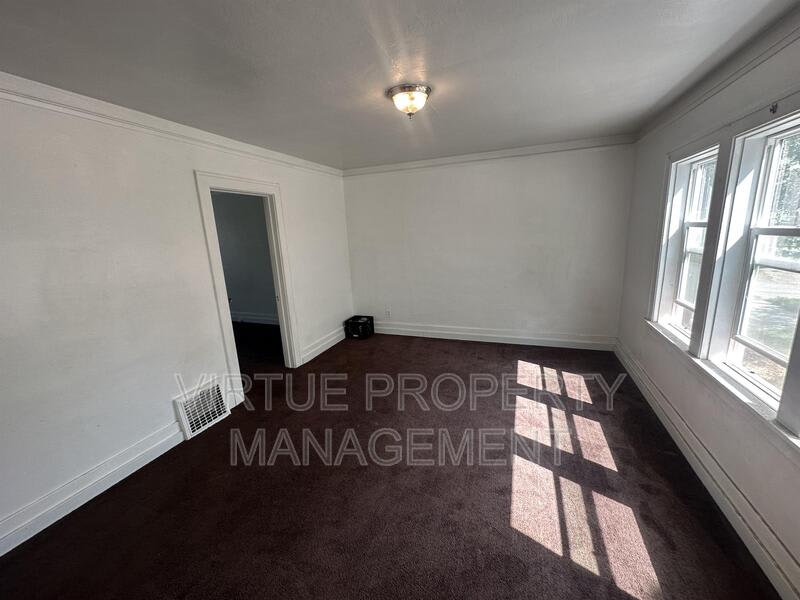 611 6th Street – photo 1 of 8