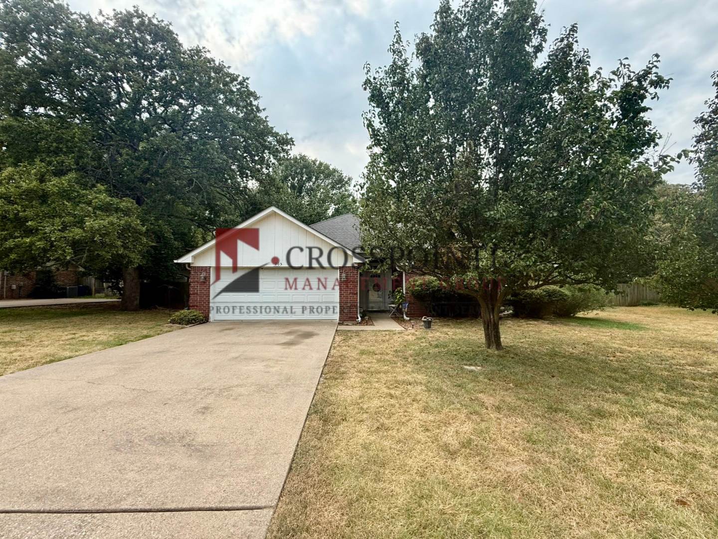 Charming 3-Bedroom Home in Lindale! – photo 1 of 17