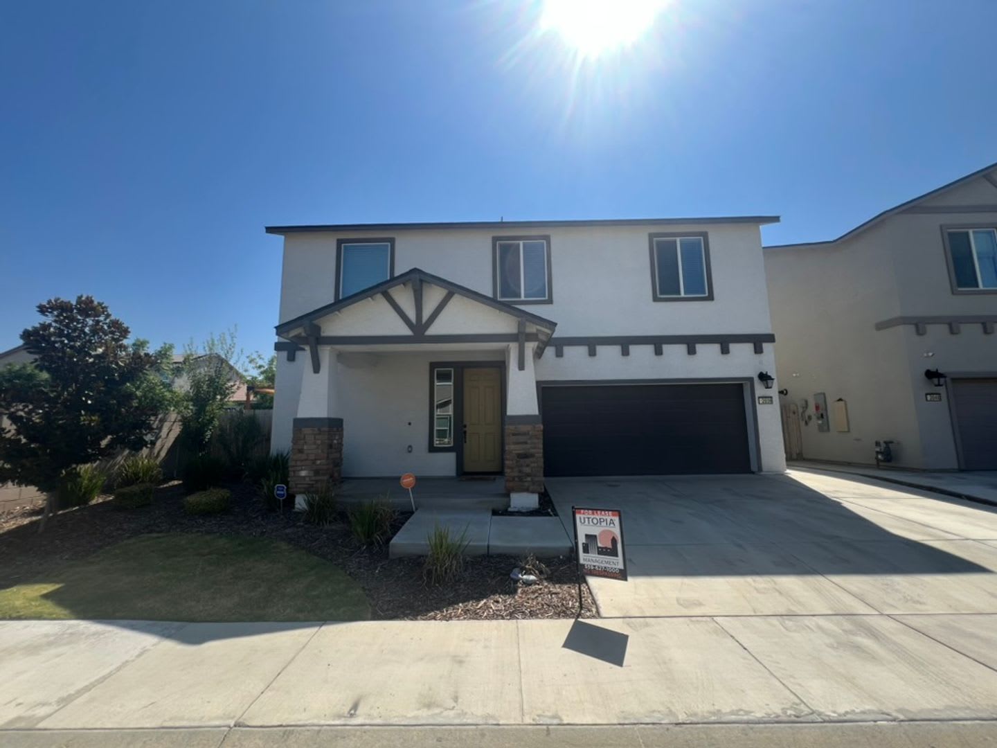 ** $500 OFF FIRST MONTH'S RENT** Stunning 3 bedroom, 3 bathroom home located in Visalia, CA. – photo 1