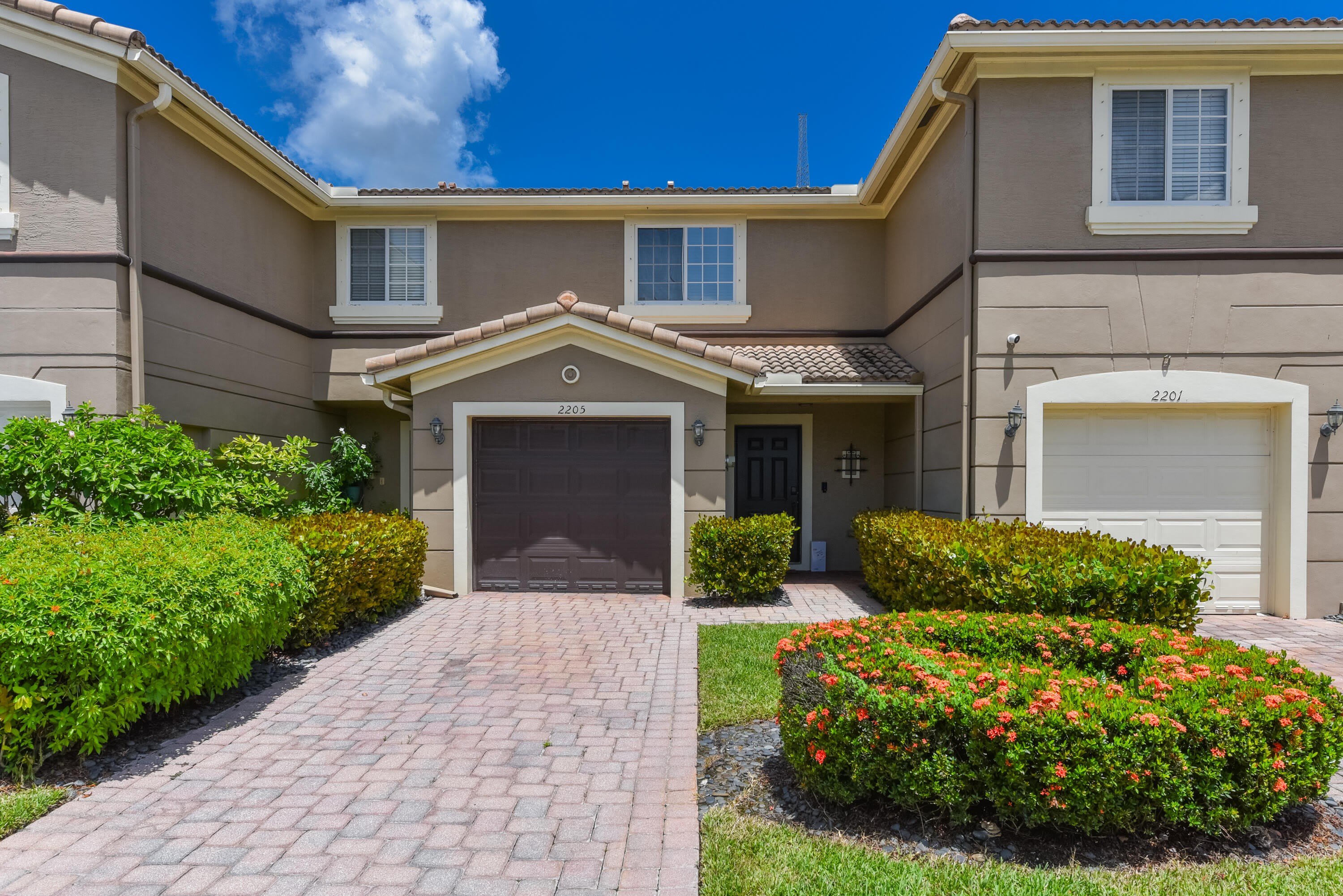 2205 Sw Marshfield Court – photo 1