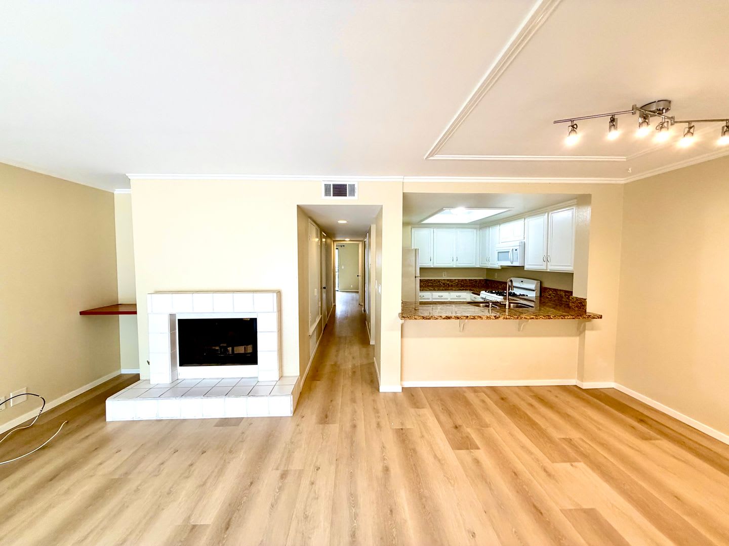 2b/2b Resort-Style Camarillo, Ponderosa Creek Condo – photo 1 of 24