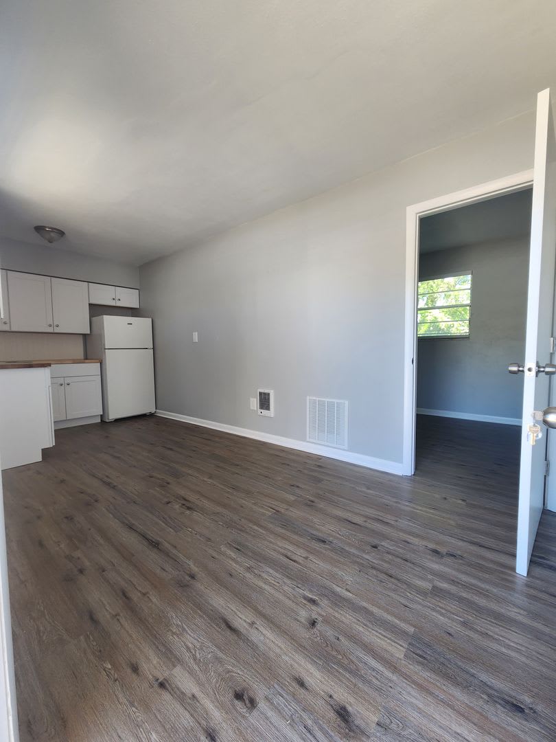 ** HALF OFF 1ST MONTH'S RENT WITH 13 MONTH LEASE ** – photo 1 of 6