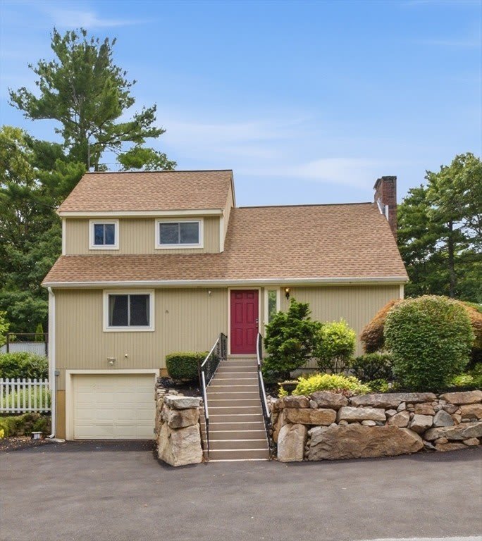 7 Sherborne Cir – photo 1 of 39