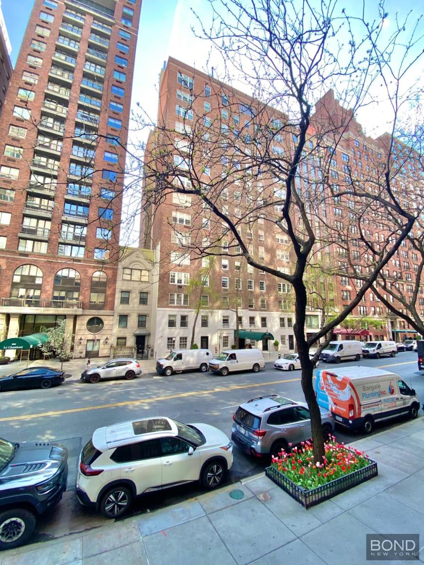 345 East 72nd Street – photo 1