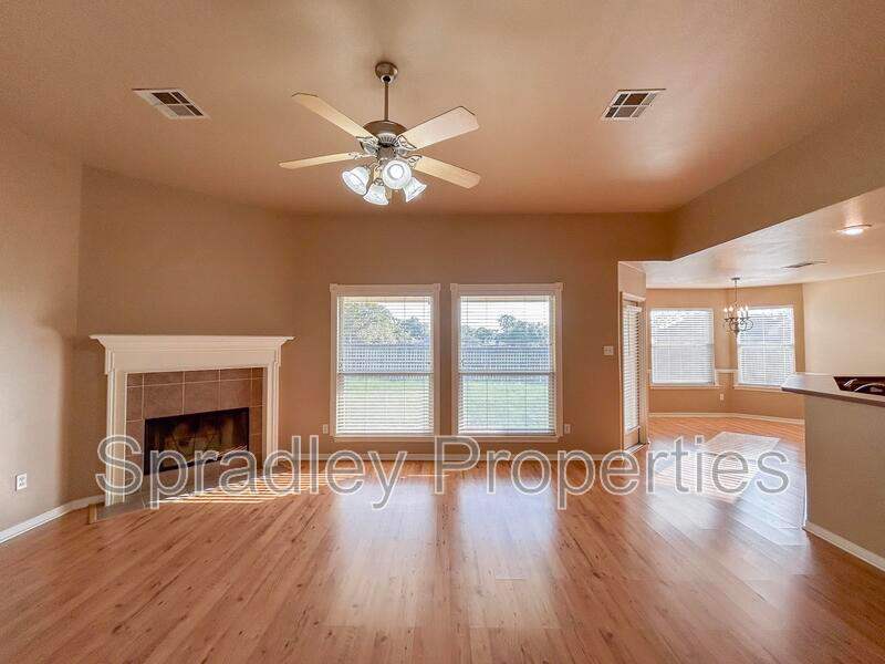 2318 Kingsbury Dr – photo 1