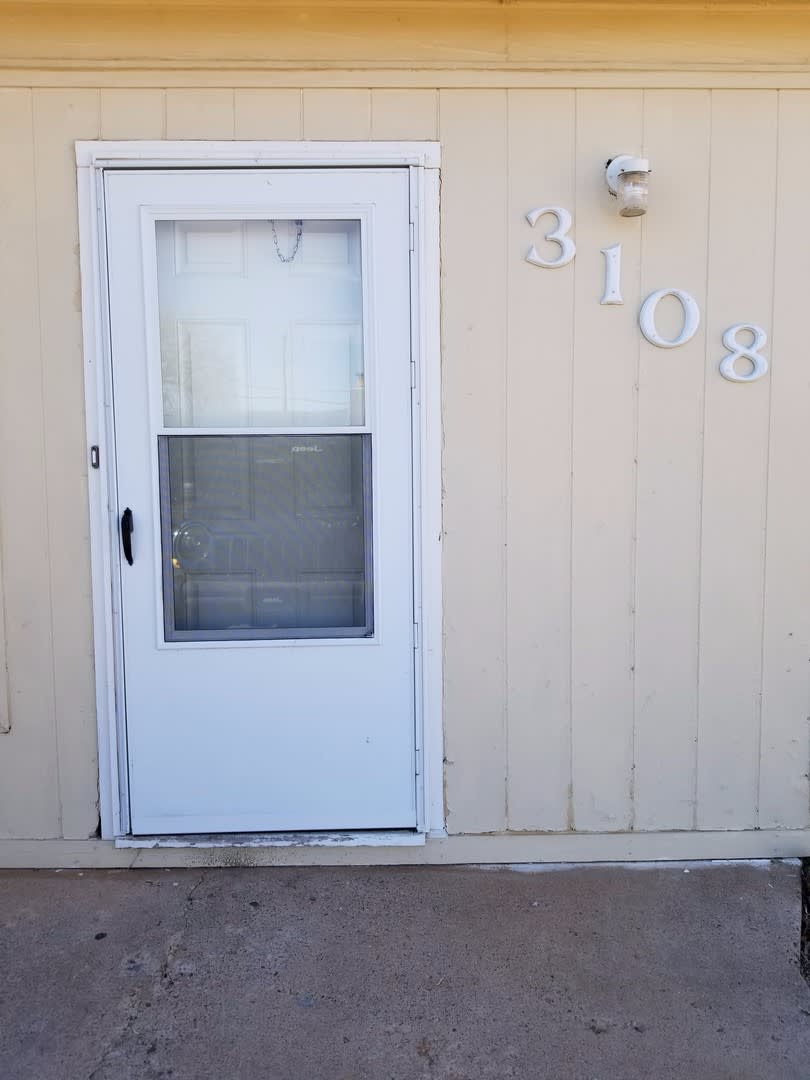NICE 3 BEDROOM HOME WITH 2 LIVING AREAS – photo 1 of 17