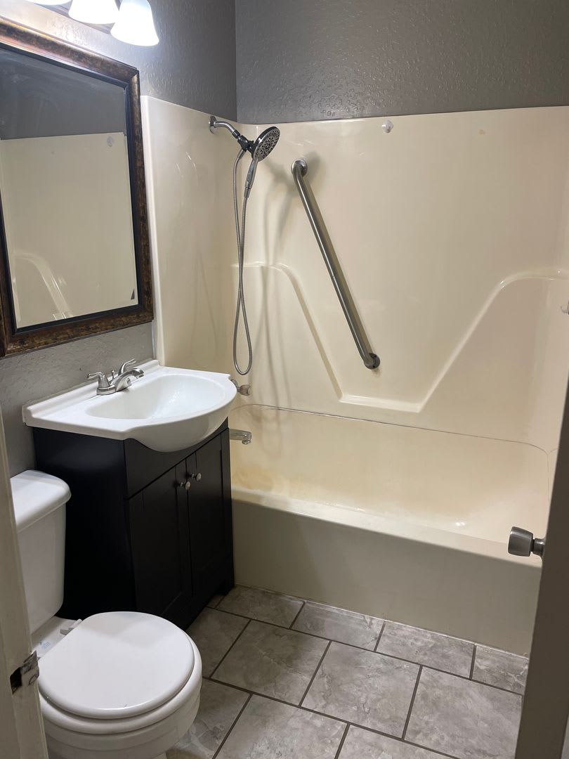 4 bed 2.5 bath – photo 1 of 9