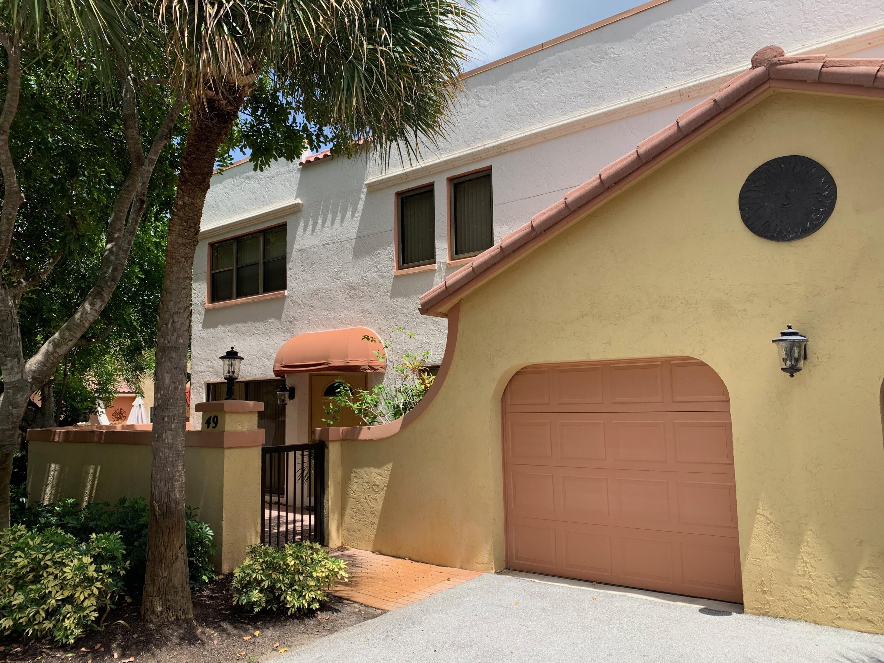 49 Uno Lago Drive – photo 1 of 18
