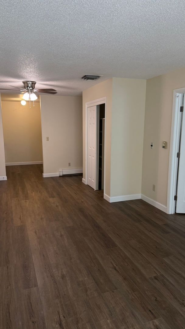 Recently Remodeled 2 Bed 1 Bath Lakeside Dr Condo – photo 1
