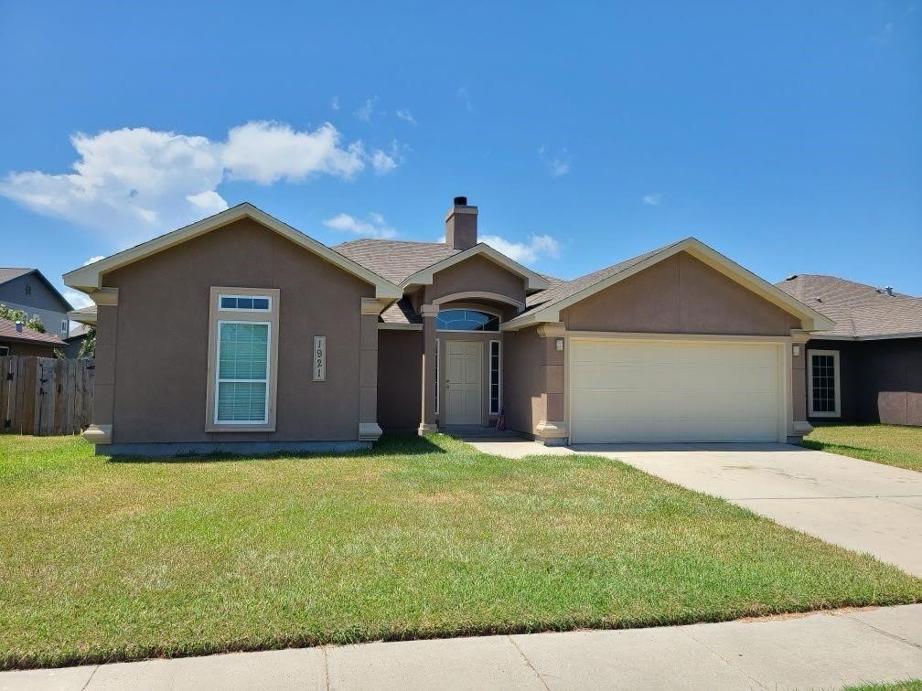 1921 Woodbend Drive – photo 1