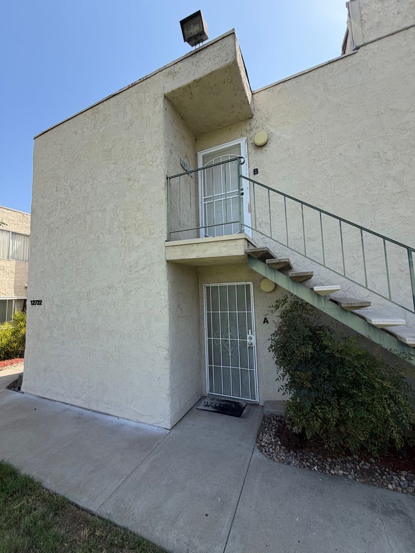 2Br 1Ba Lakeside Ground Floor Condo With 1 Car Detached Garage 1 Uncovered Parking Space Community Pool – photo 1 of 14