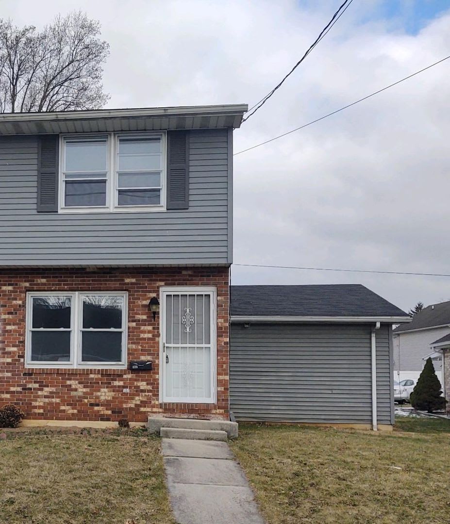Adorable Townhome – photo 1 of 16