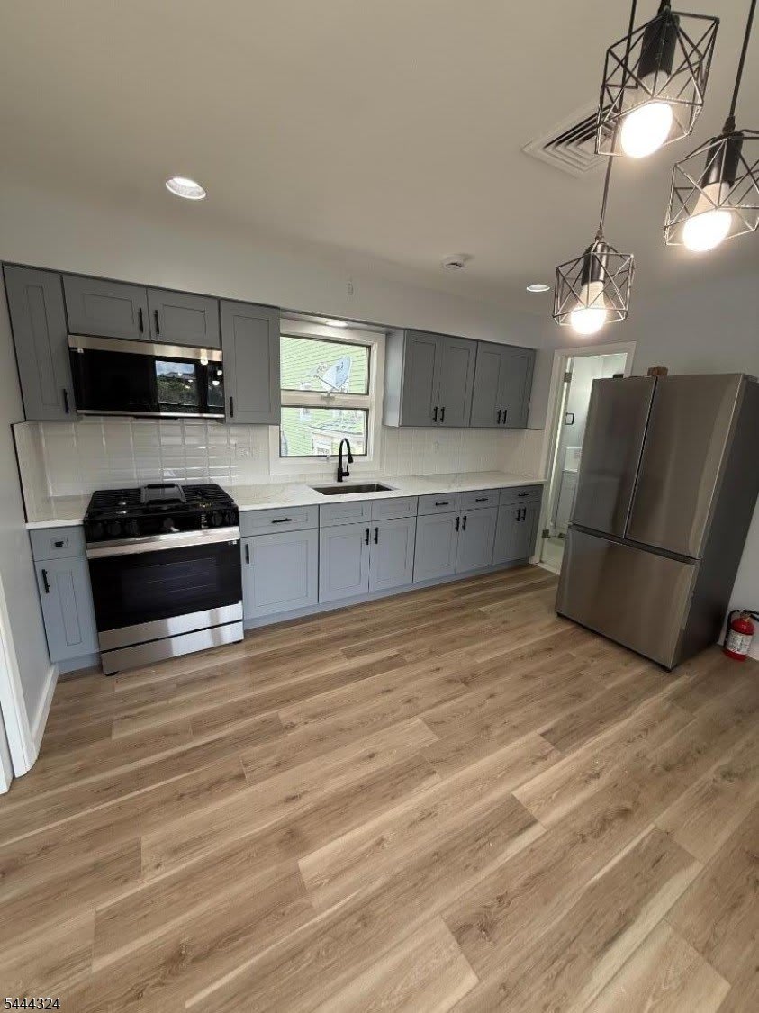 30 Avenue A – photo 1 of 14