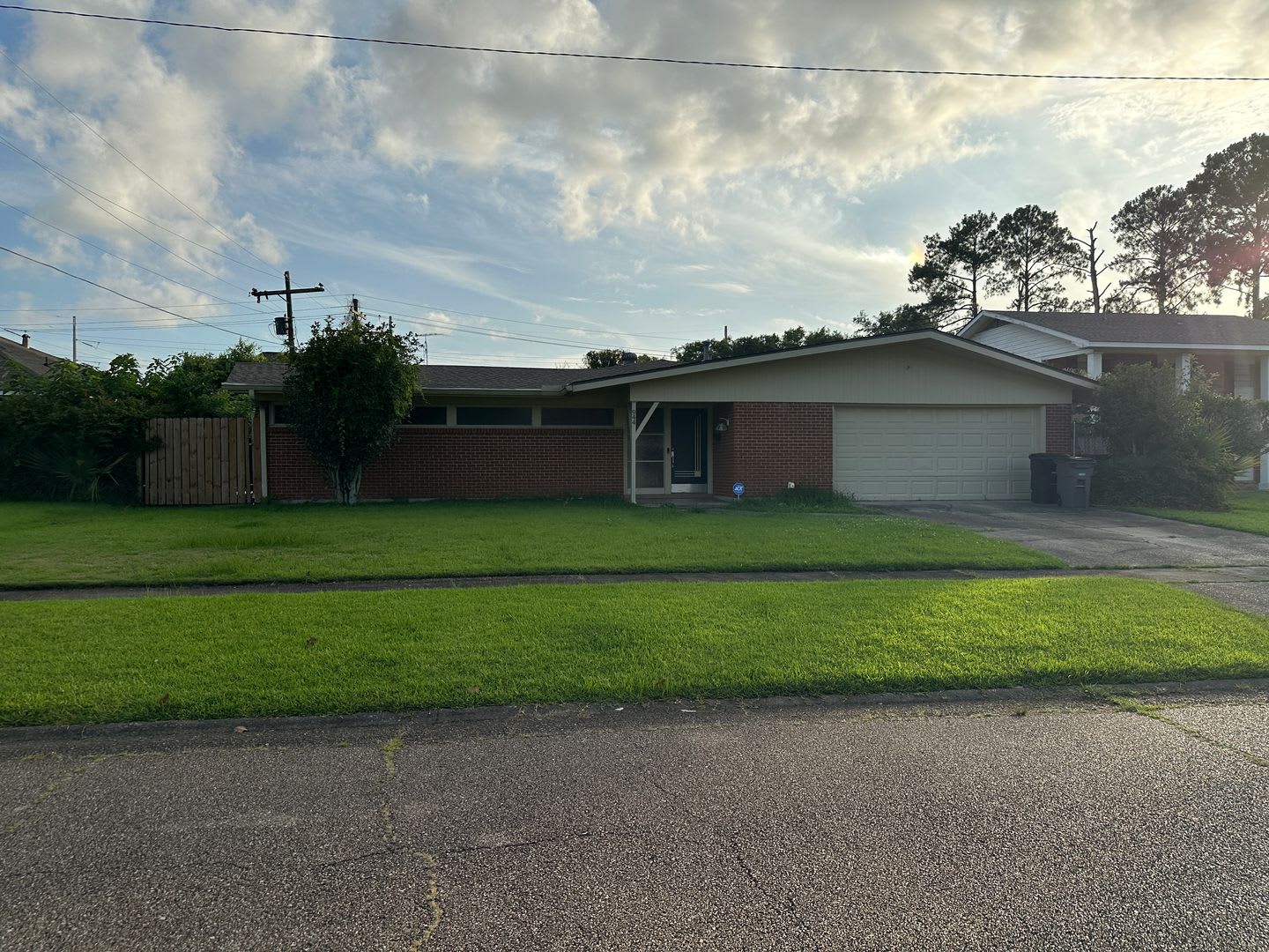 MID CITY SOUTH HOME FOR RENT – photo 1