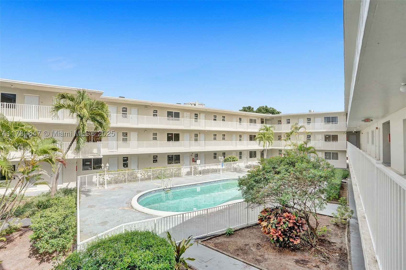1895 Venice Park Dr – photo 1