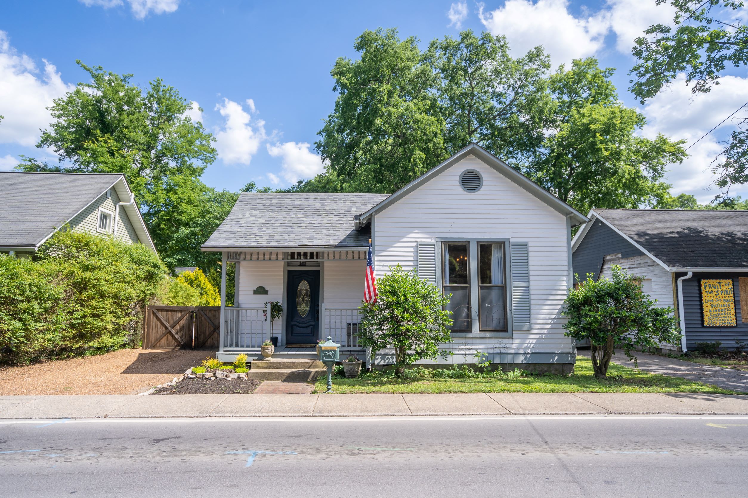 315 South Margin Street – photo 1