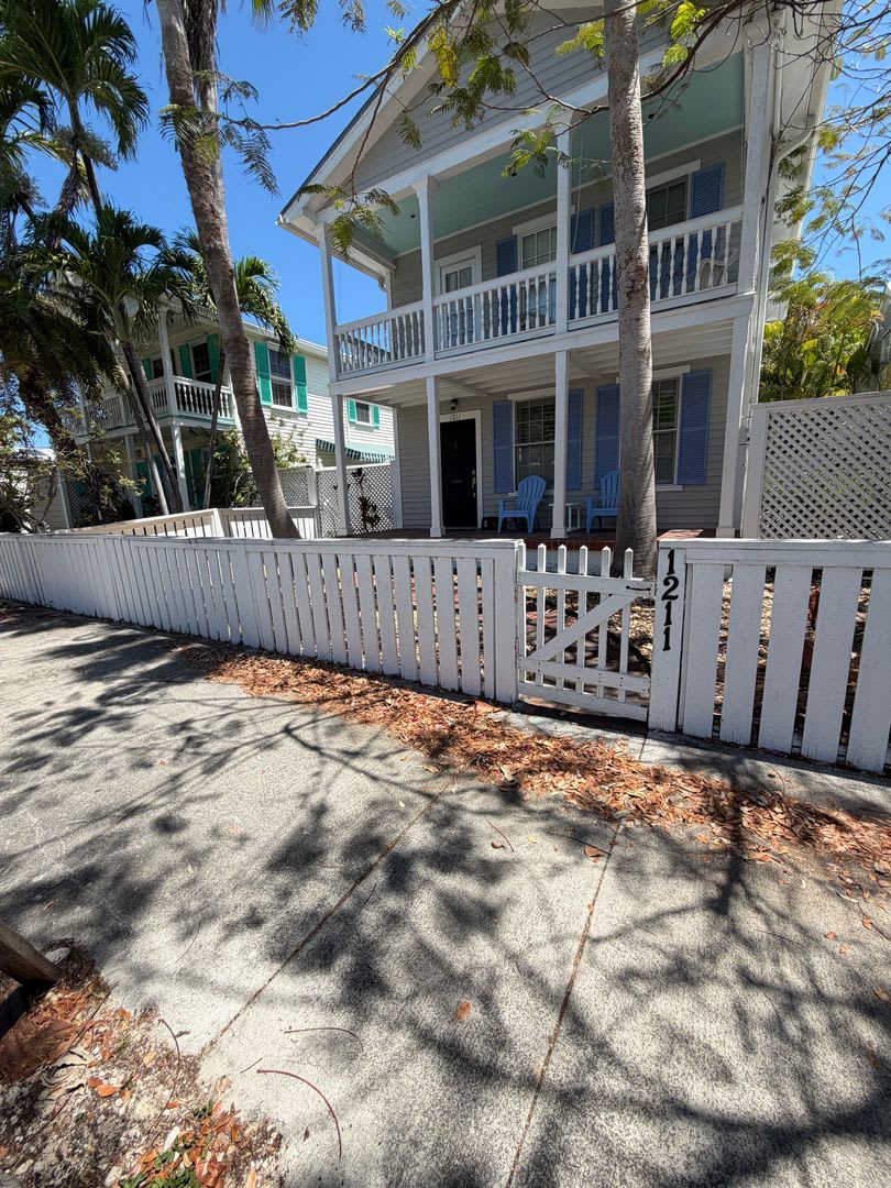 Newly Renovated 2 bed with 2.5 bath! – photo 1
