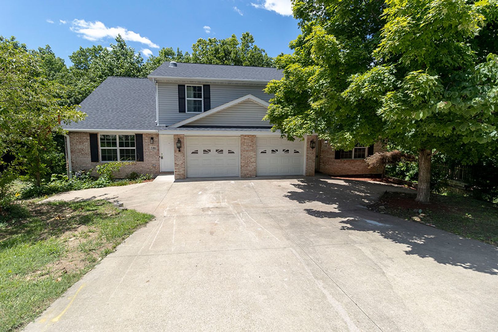 Large Duplex with Head-turning Style, Extraordinary Location. – photo 1