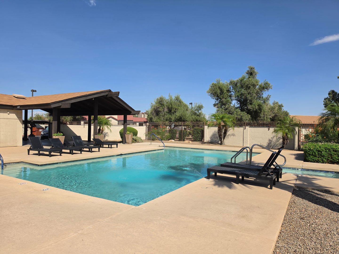 MOVE IN SPECIAL IN TEMPE: NEAR ASU – photo 1