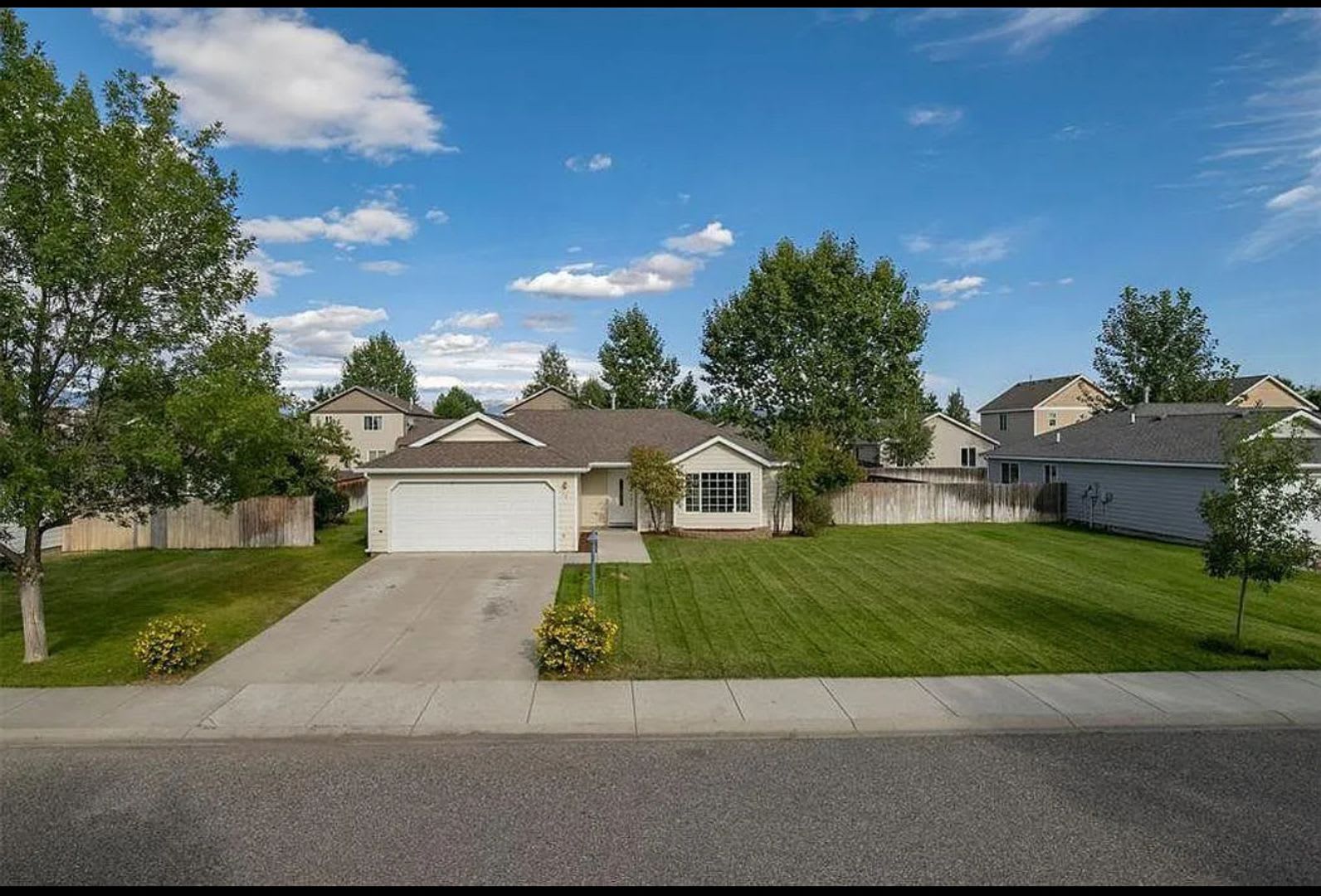 Fantastic well maintained home in River Rock – photo 1 of 19