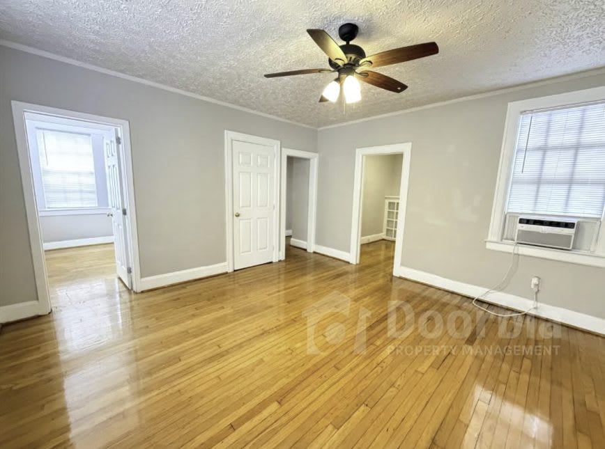 975 Willow Branch Ave Apt 3 – photo 1