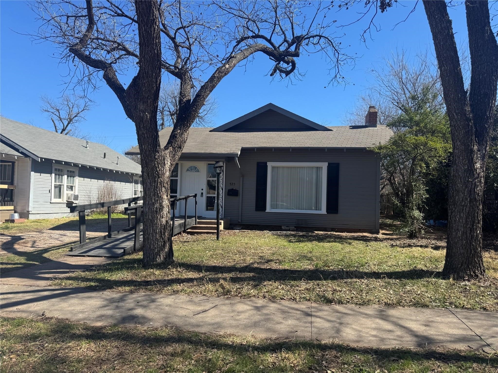 725 Peach Street – photo 1 of 15
