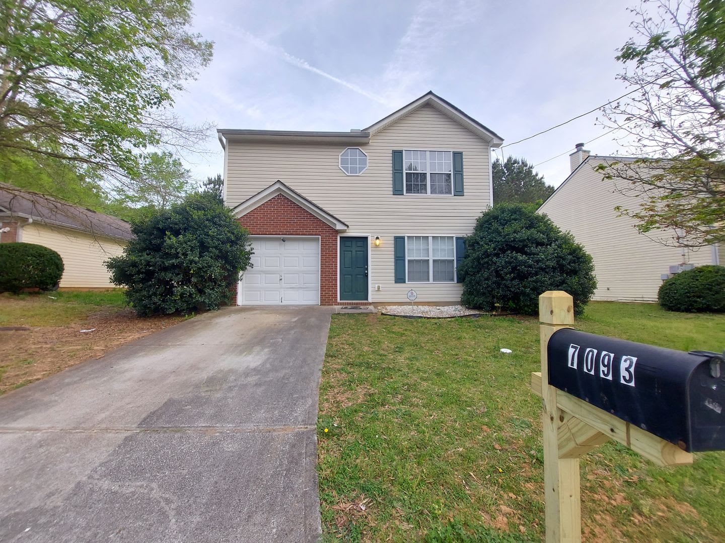 Beautiful 3BR/2.5BA Home in Scenic Lake Community Lithonia, GA – photo 1