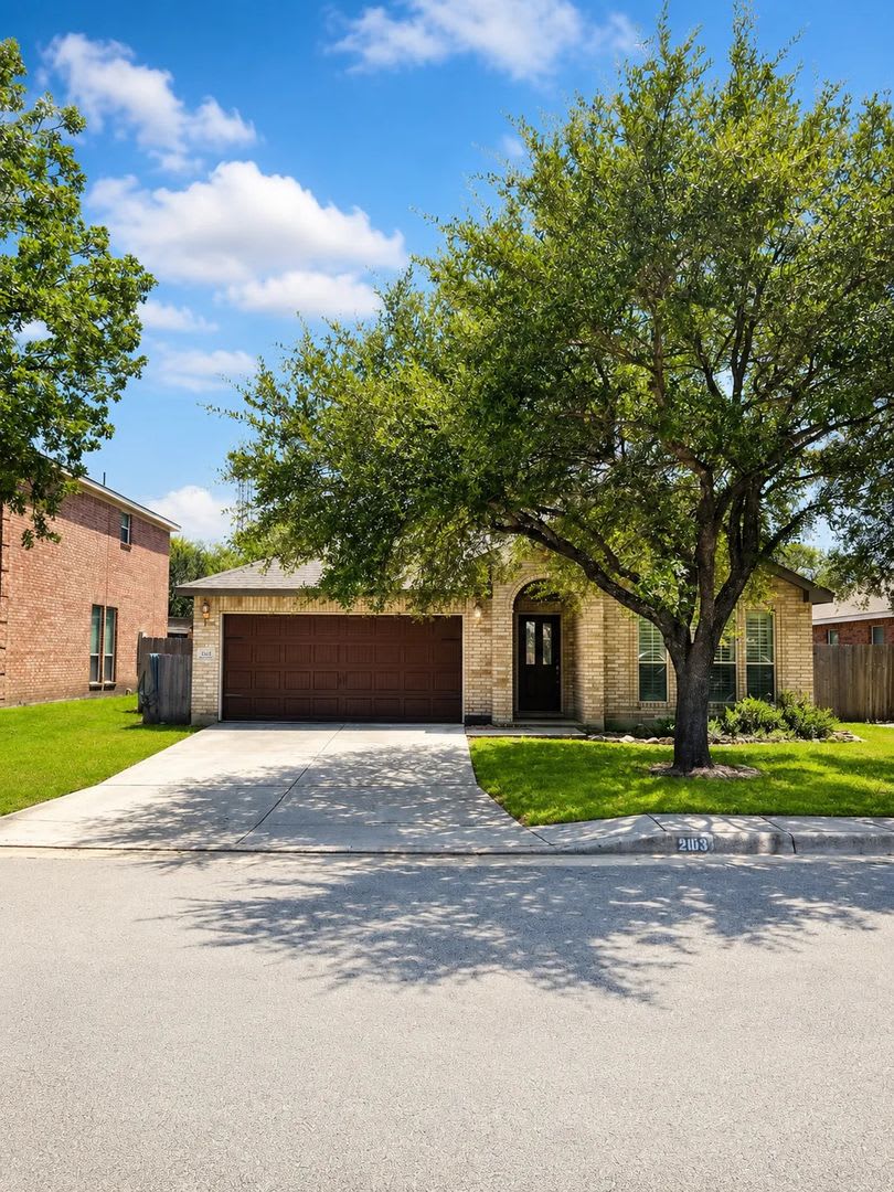 Beautiful Home in the gated community of Churchill Estates – photo 1