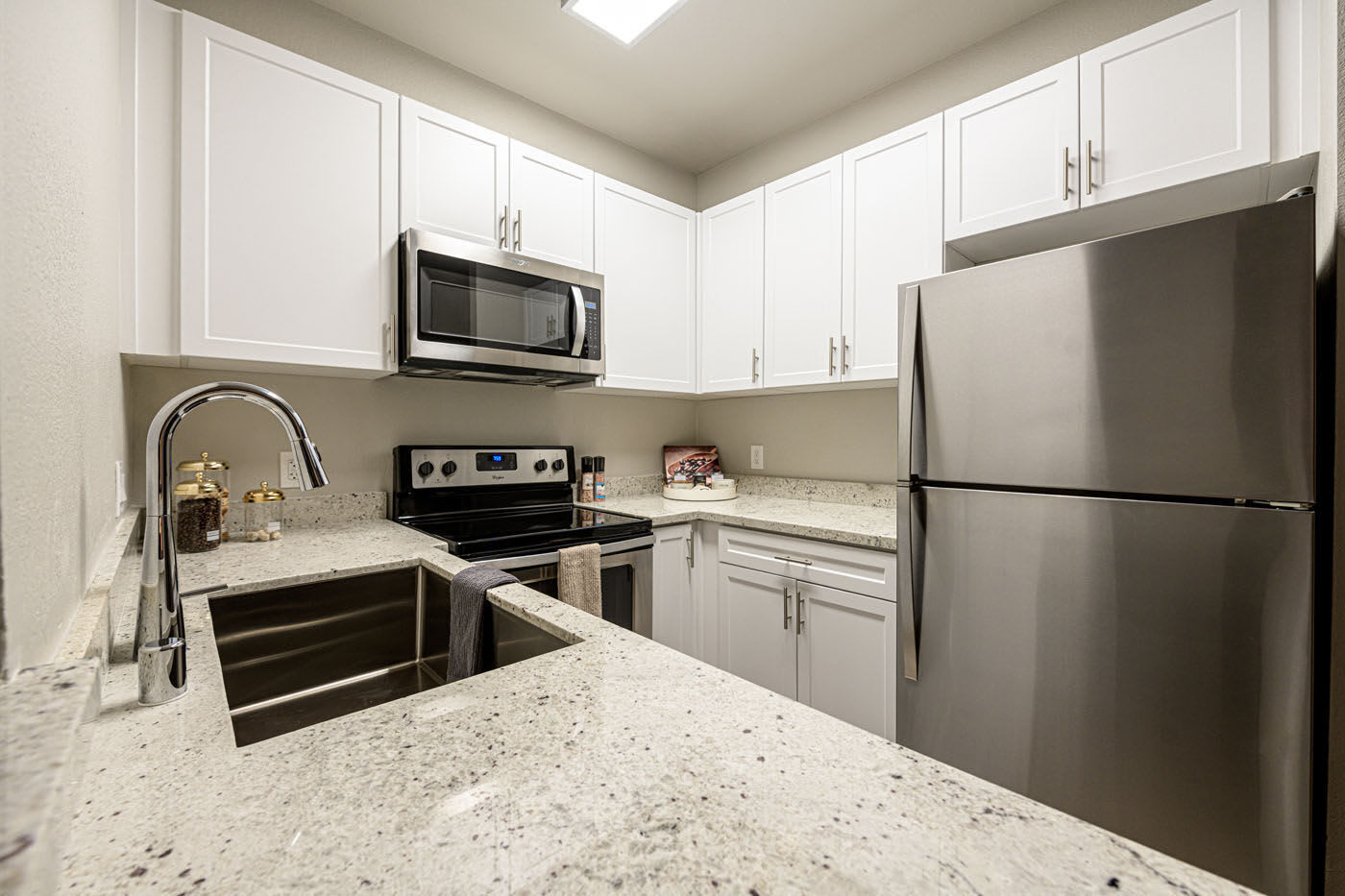 El Paseo Apartment Homes – photo 1 of 23