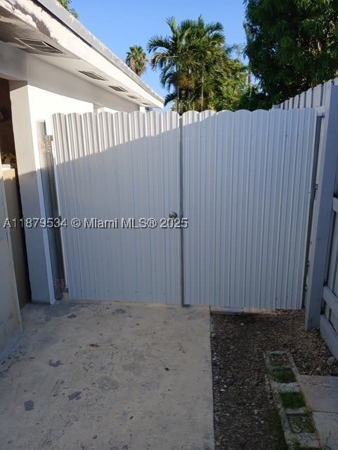 11510 SW 182nd Ter – photo 1 of 7