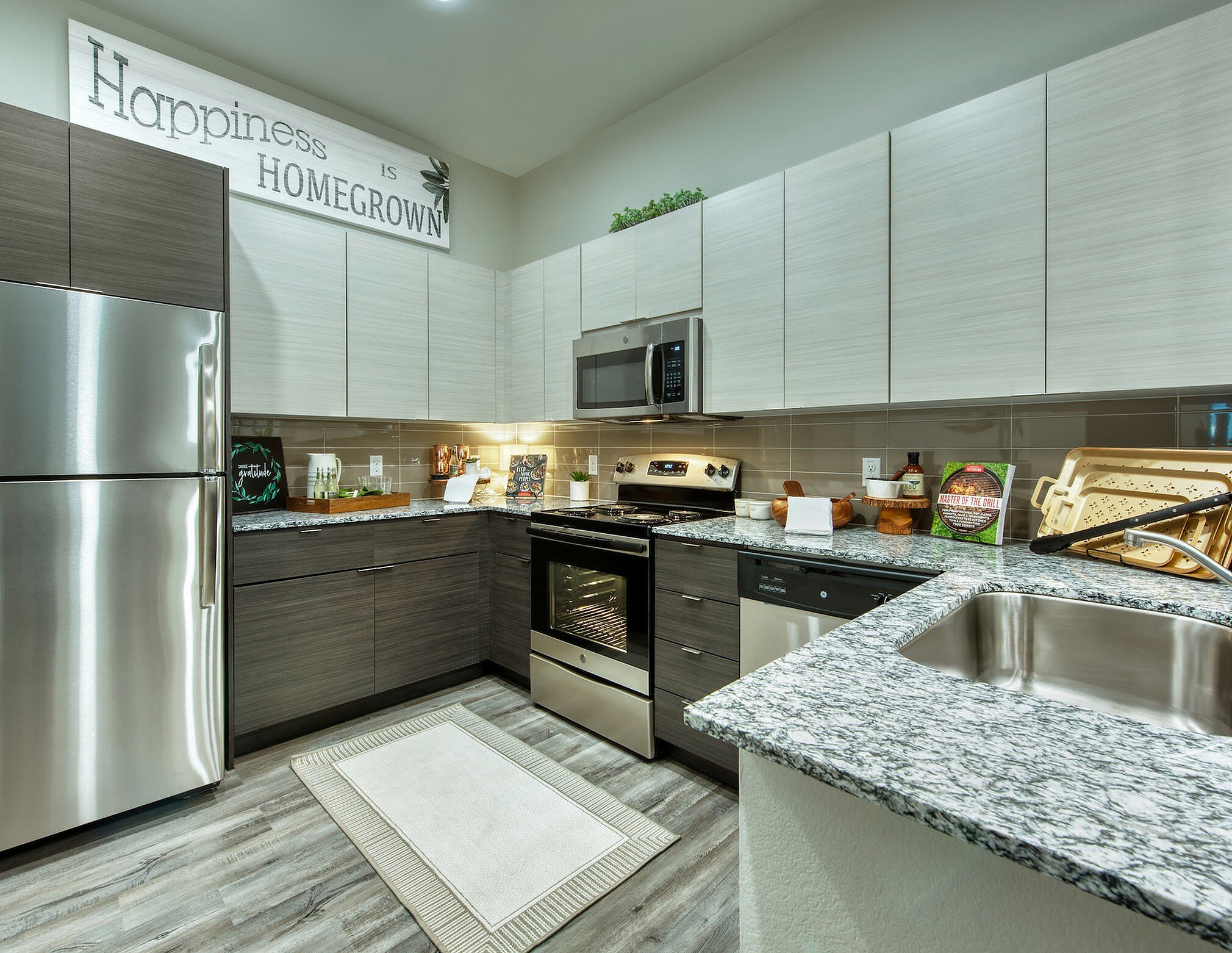 Metro 101 Apartments – photo 1