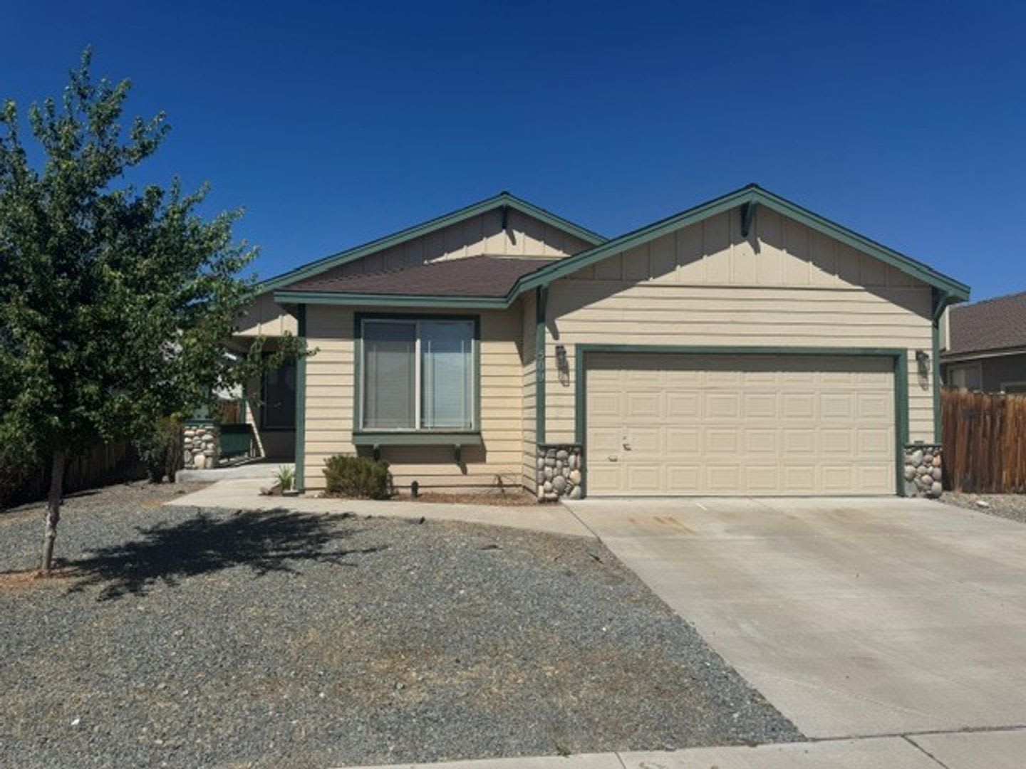 <b>3 Bedroom 2 Bath Now Available<br><br&gt – photo 1 of 8