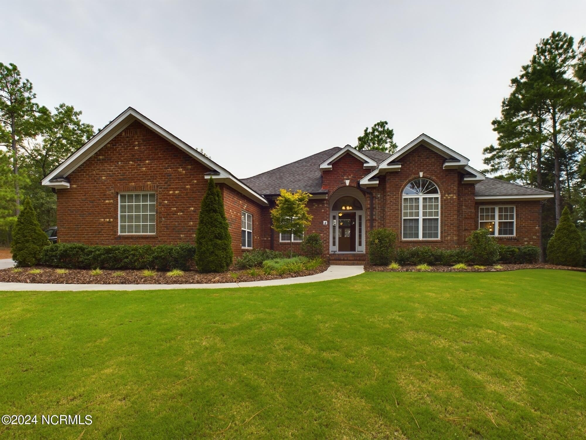 4 Mcqueen Place – photo 1