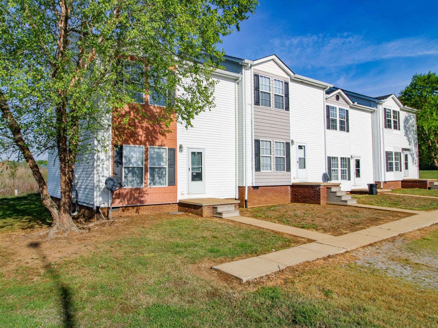 Stylish 3 Bedroom Townhome with Open Living Area – photo 1 of 20