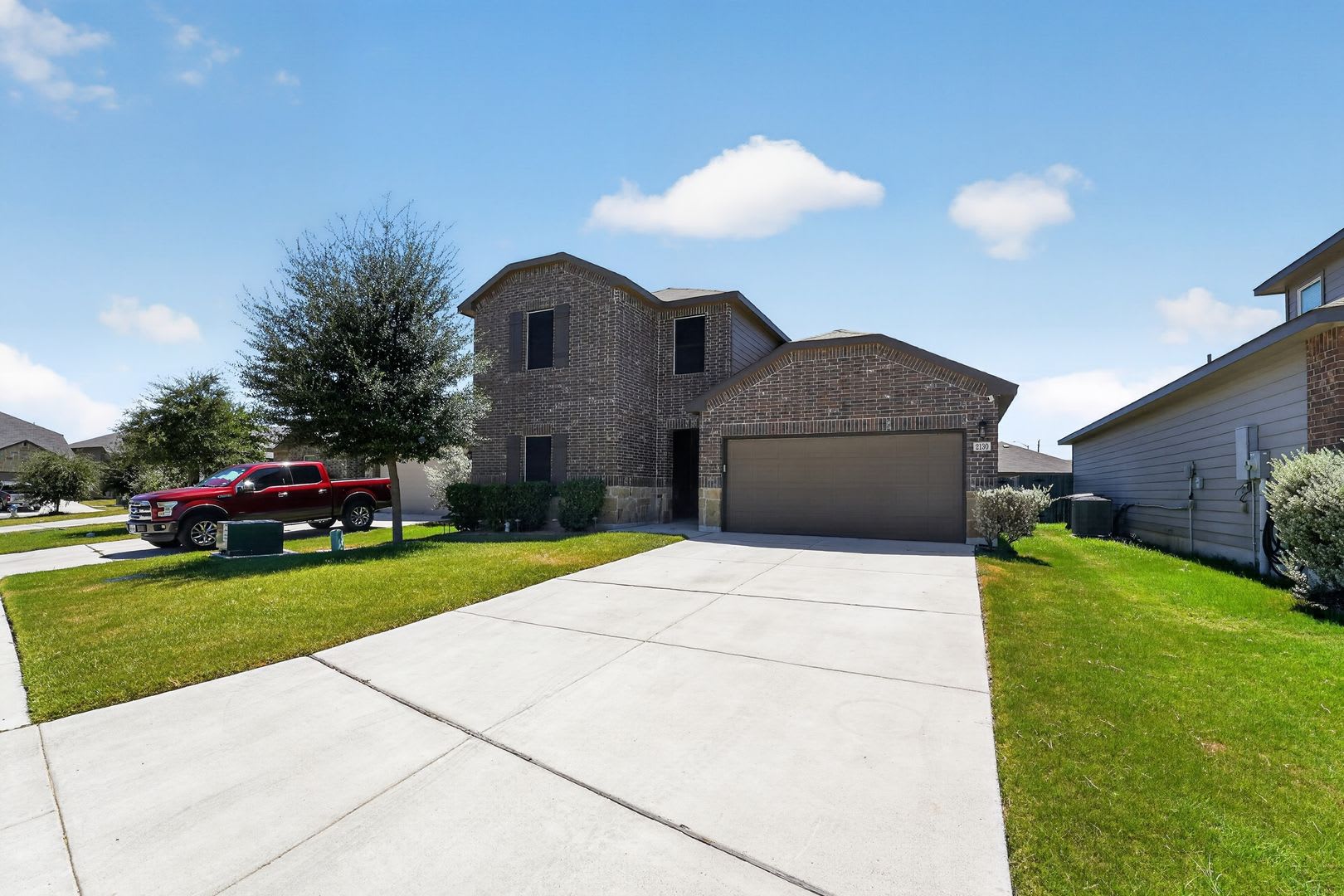 Spacious 4-Bedroom Avery Park Home with Fireplace & Upstairs Game Room – photo 1