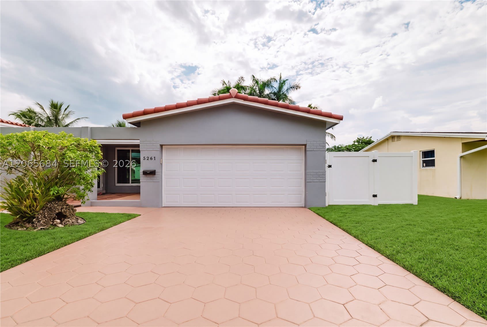 5261 Sw 89Th Ave – photo 1 of 17