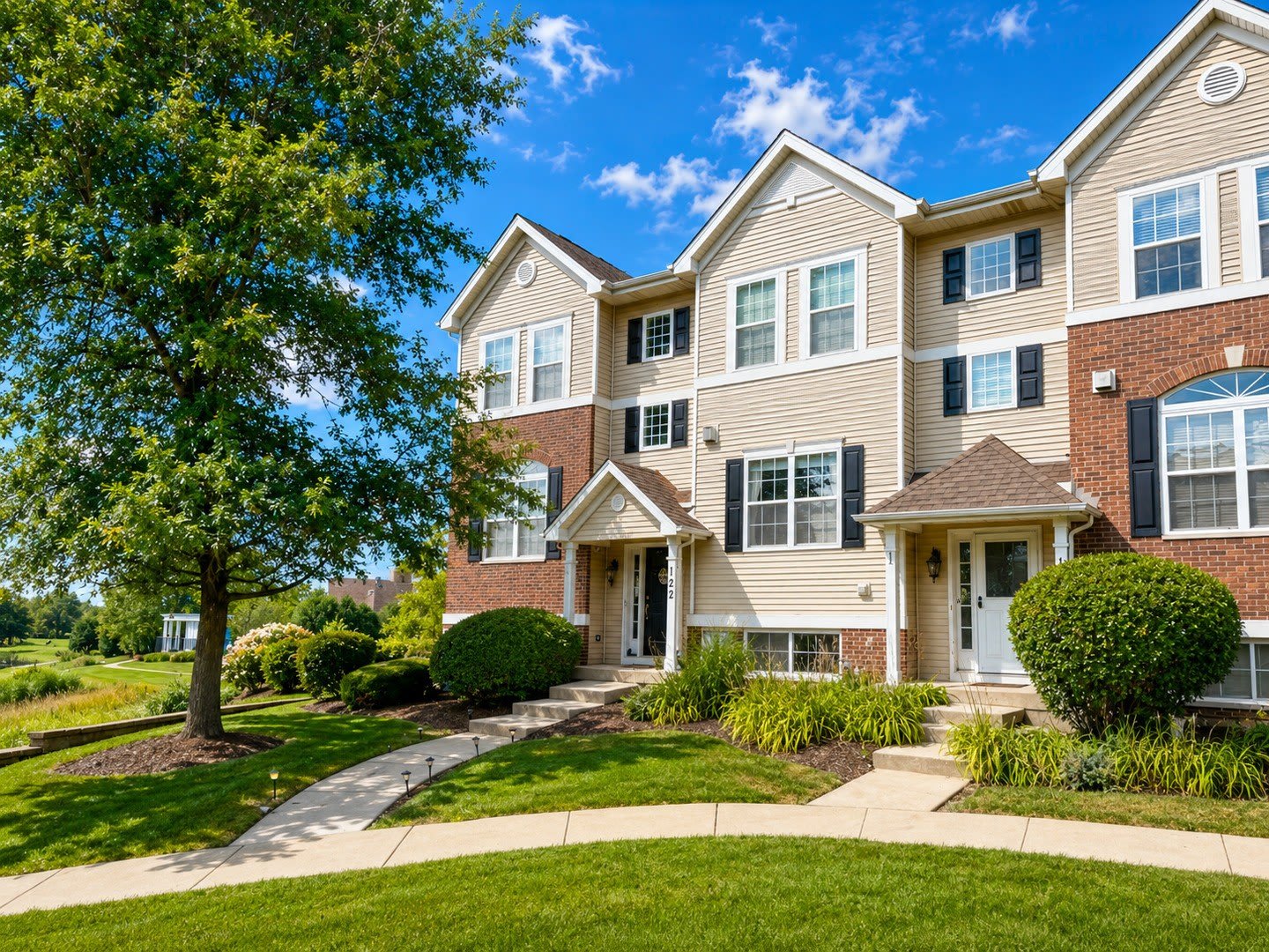 120 Lakeshore Drive – photo 1
